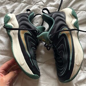 Nike Giannis immortality 4 size 3